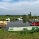 Nadmorska Oaza Nad Morzem I Jeziorem